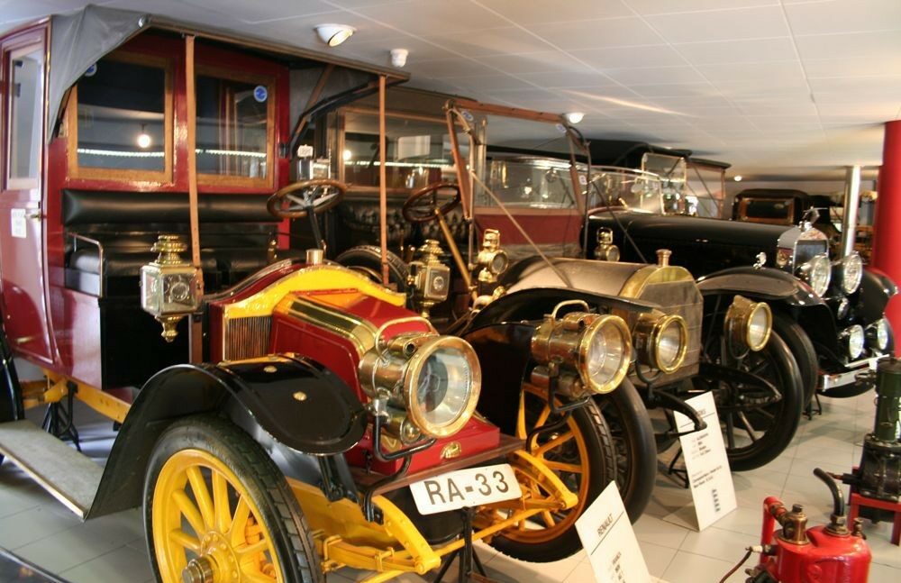 museu nacional de i’automobil