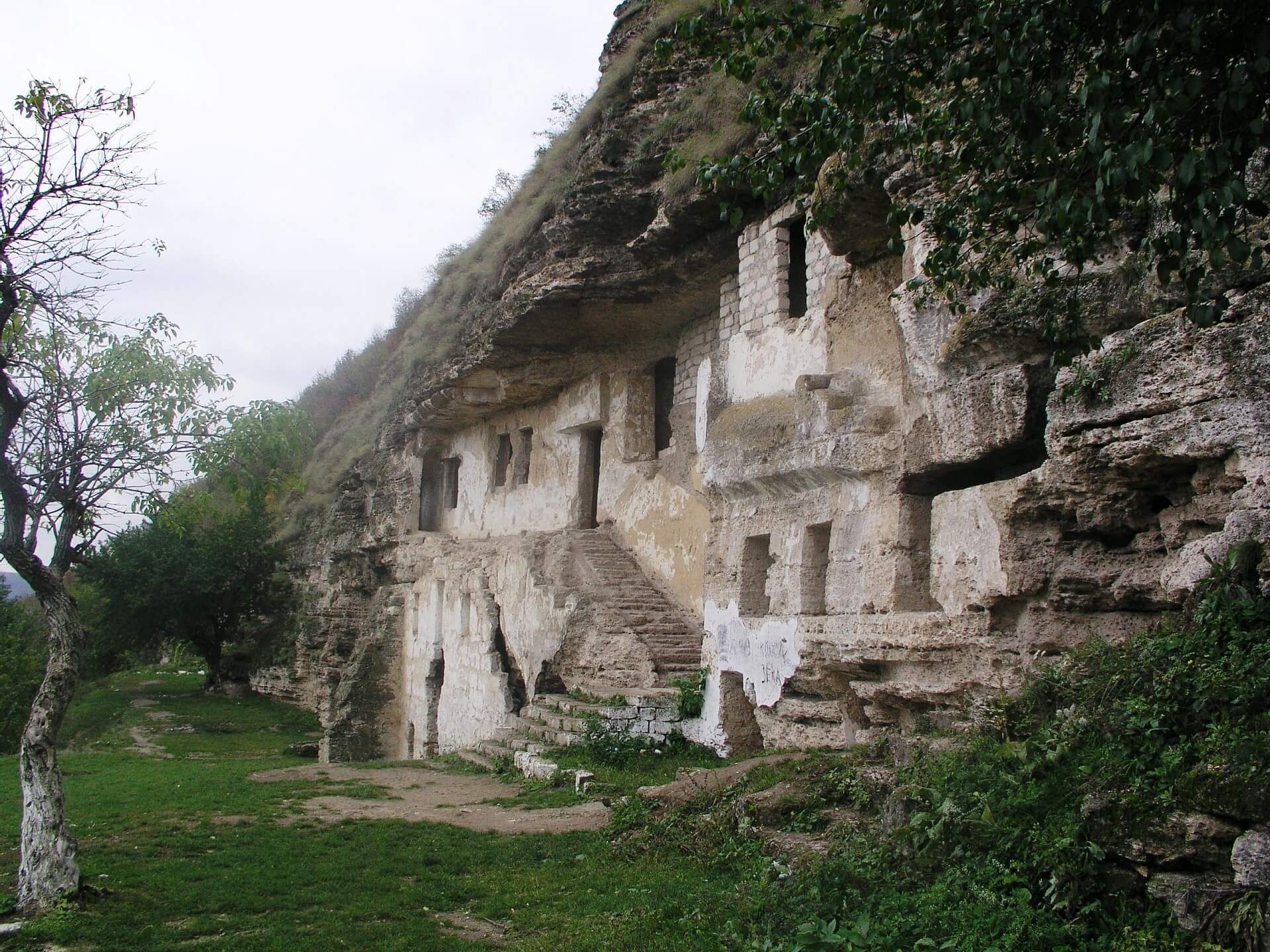 tipova cave monastery1