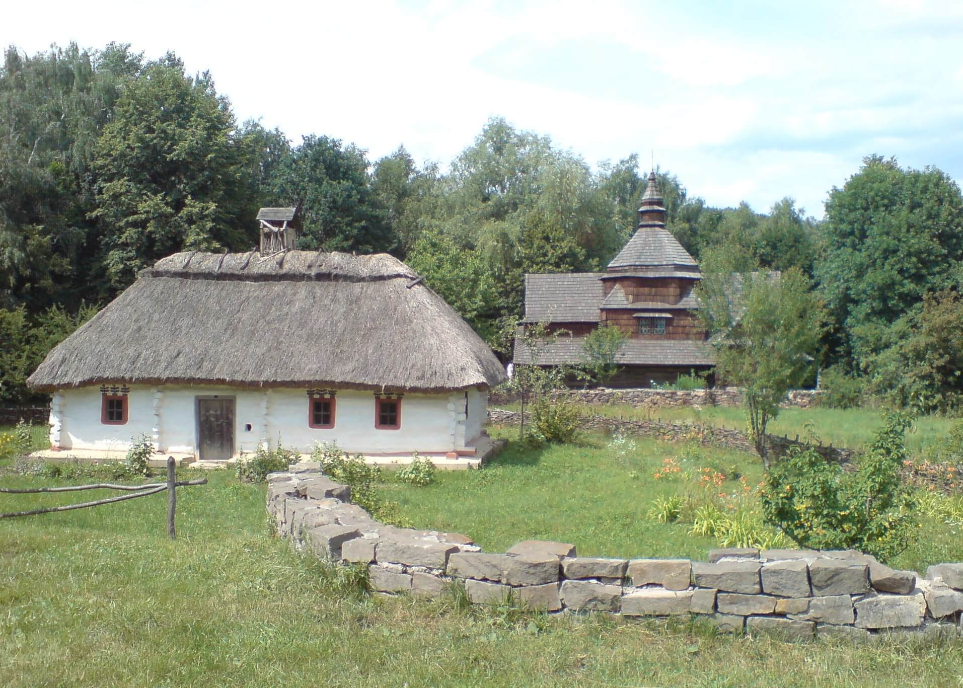 Pyrohiv_folk_museum (1)