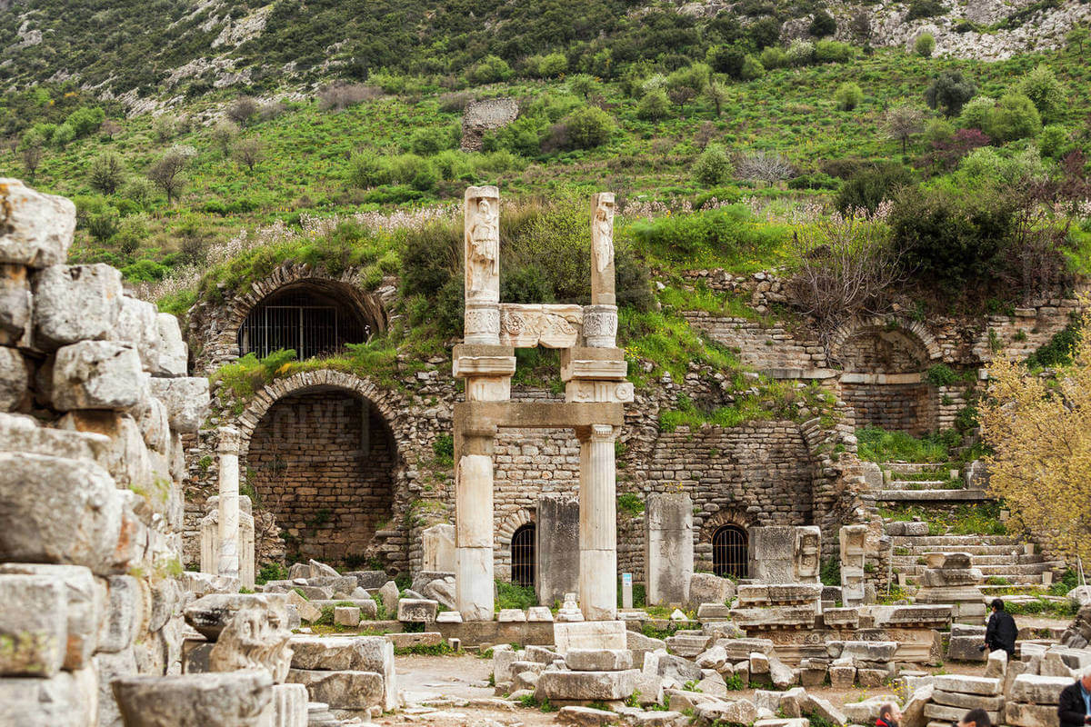 ruins of ephesus (1)