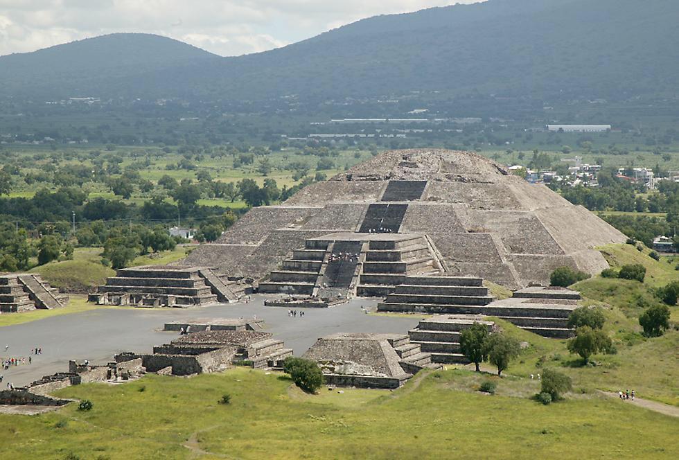 The Pyramids of Teotihuacán 1